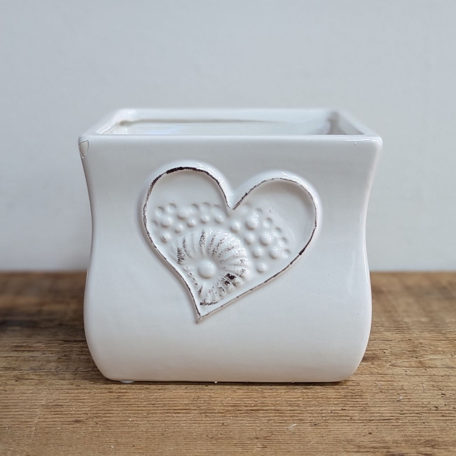 4.5&quot; White Cube With Heart Design