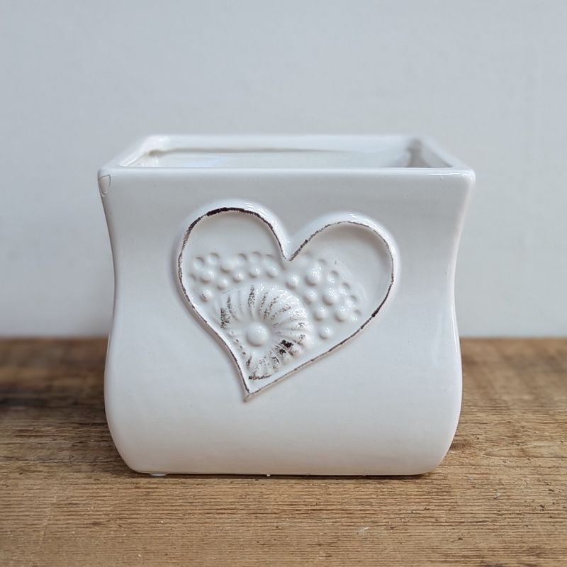 4.5&quot; White Cube With Heart Design