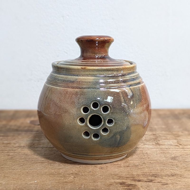 ER104 Multicolour Garlic Pot