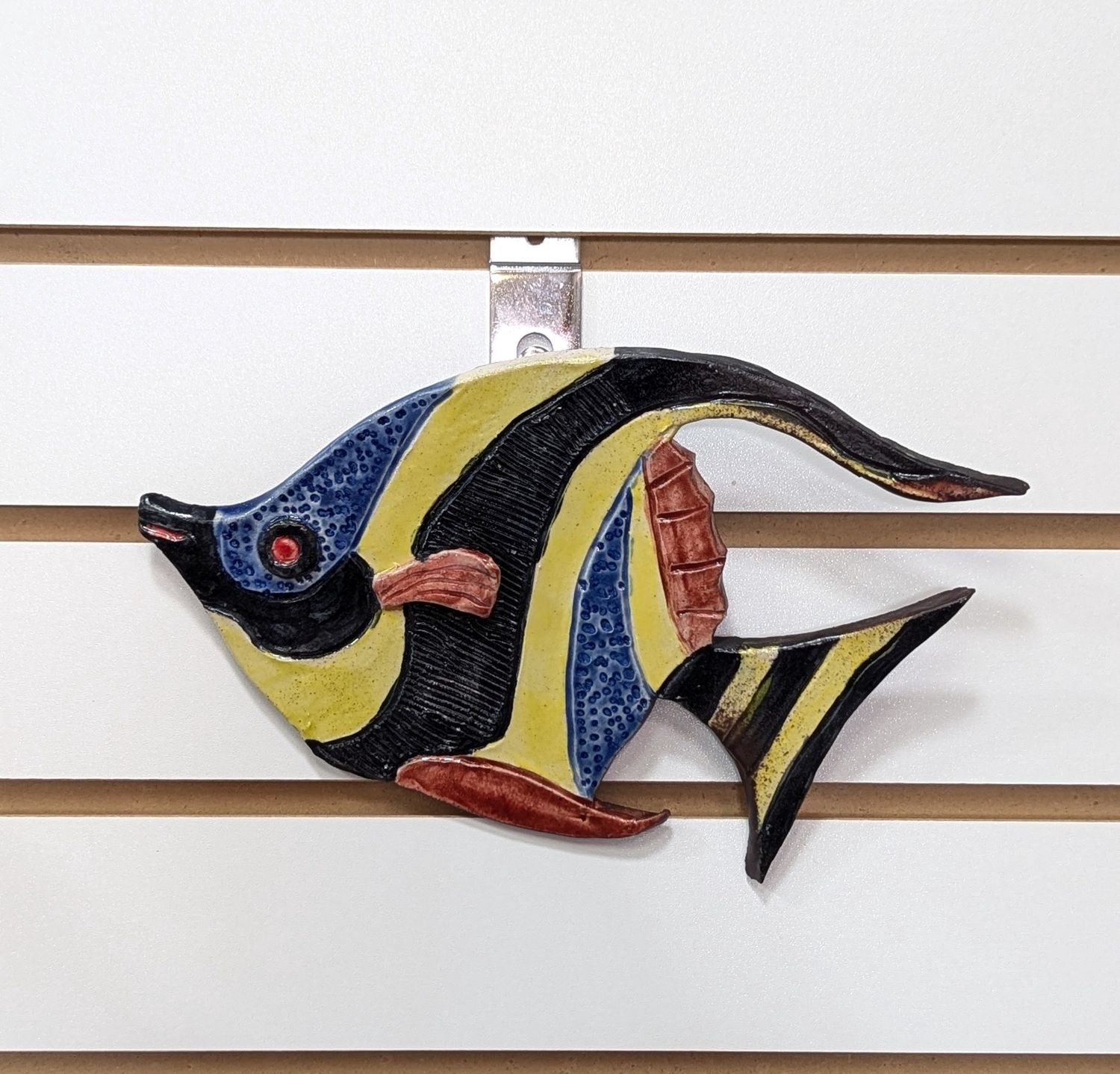 ER117 Black and Yellow Striped Hanging Fish