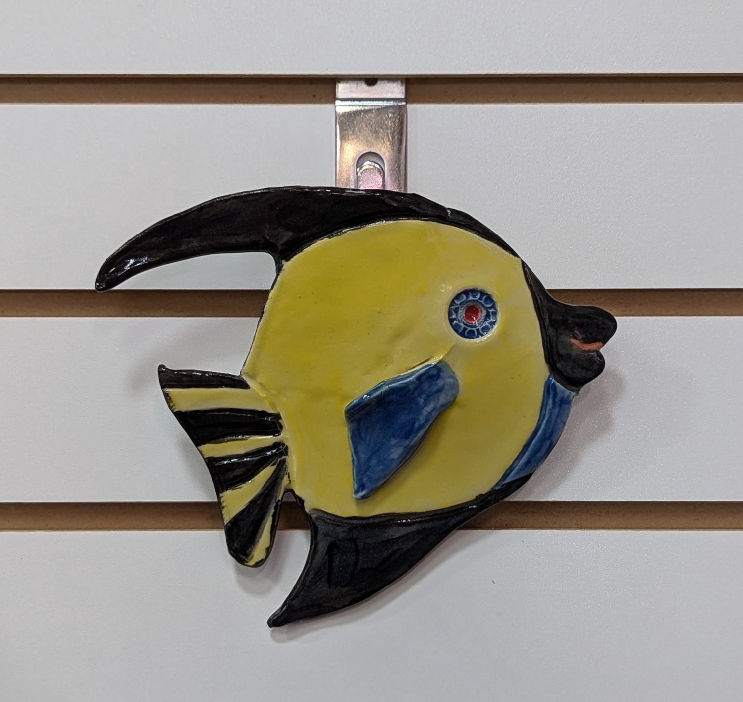 ER115 Black and Yellow Hanging Fish