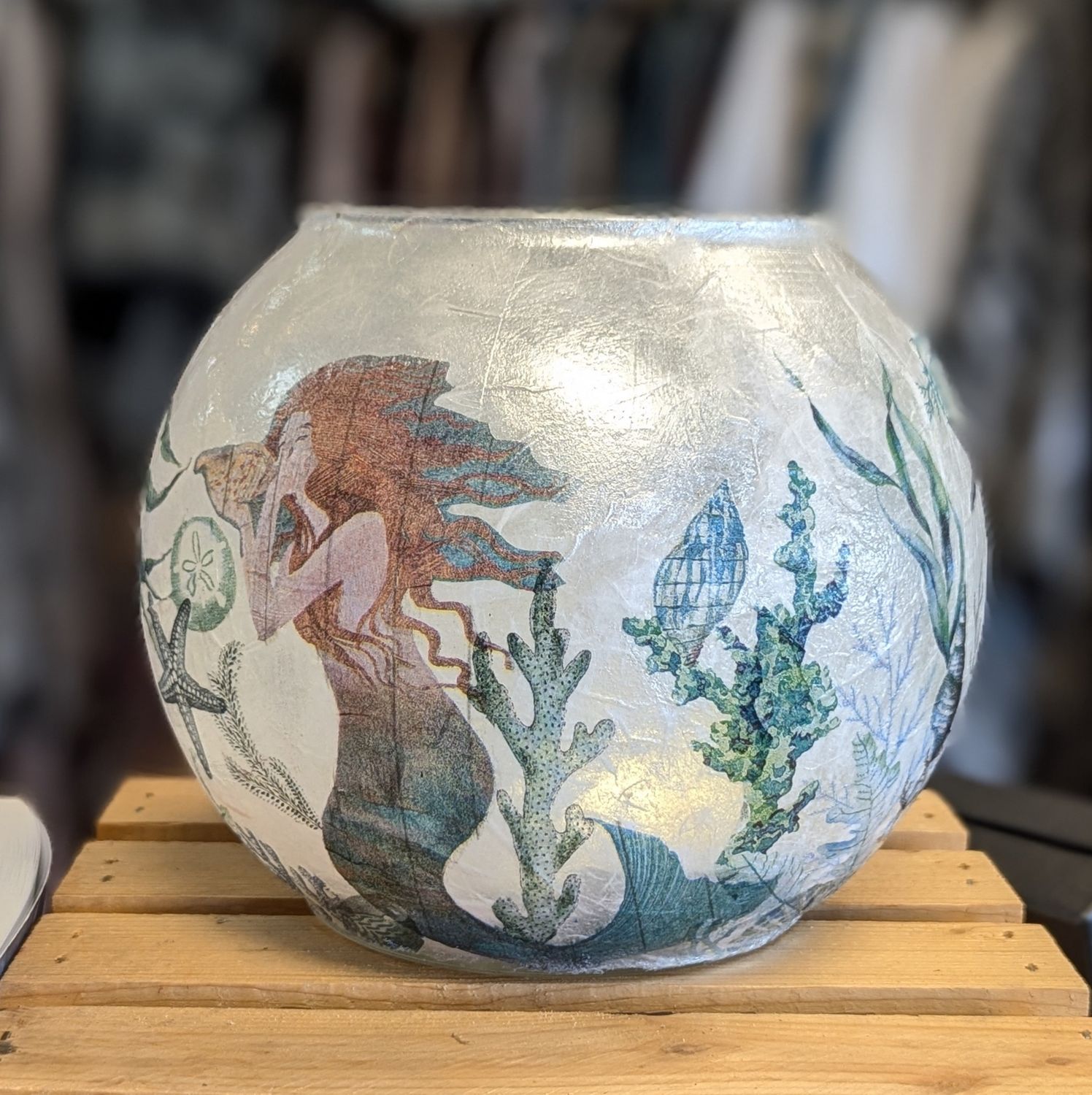 DW864 Applique Ocean Globe Vase