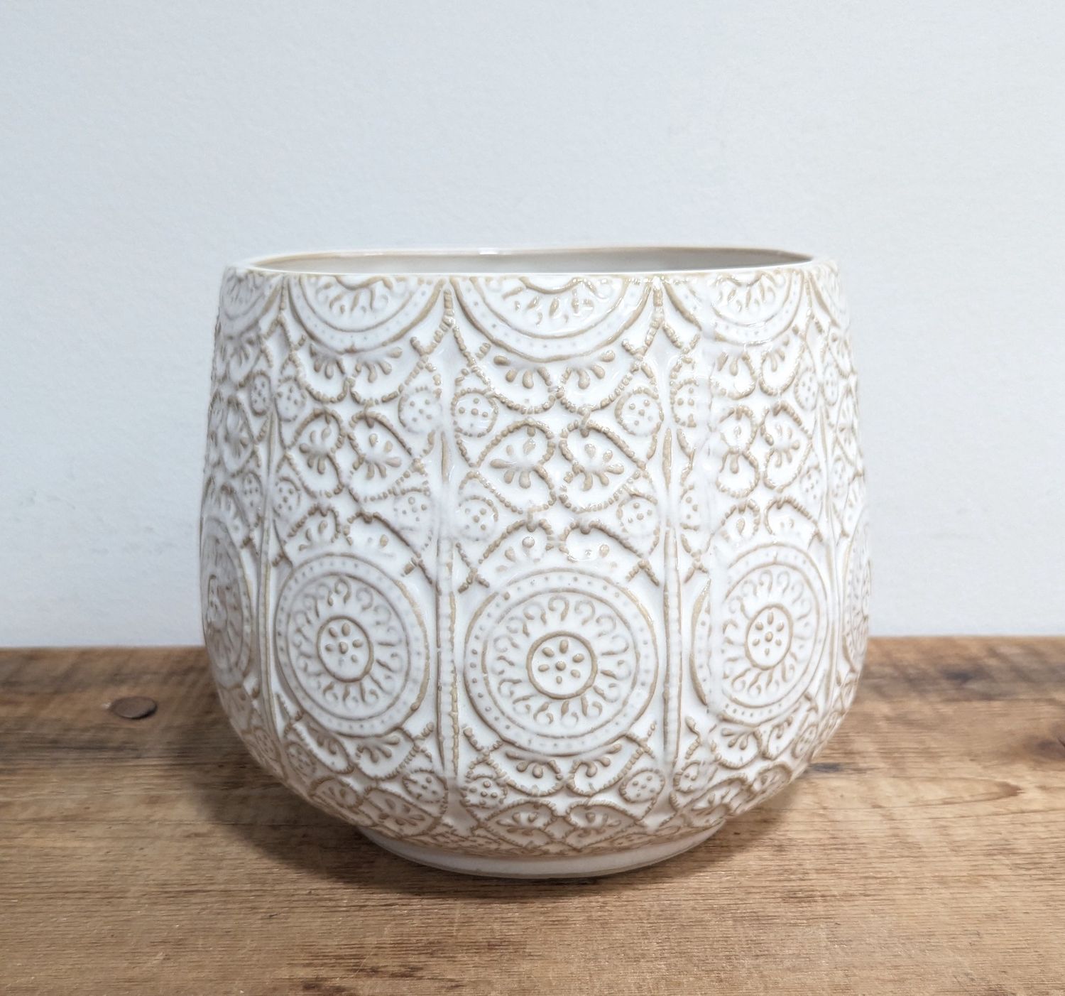 7.75x 6.75&quot; White Francis Pot