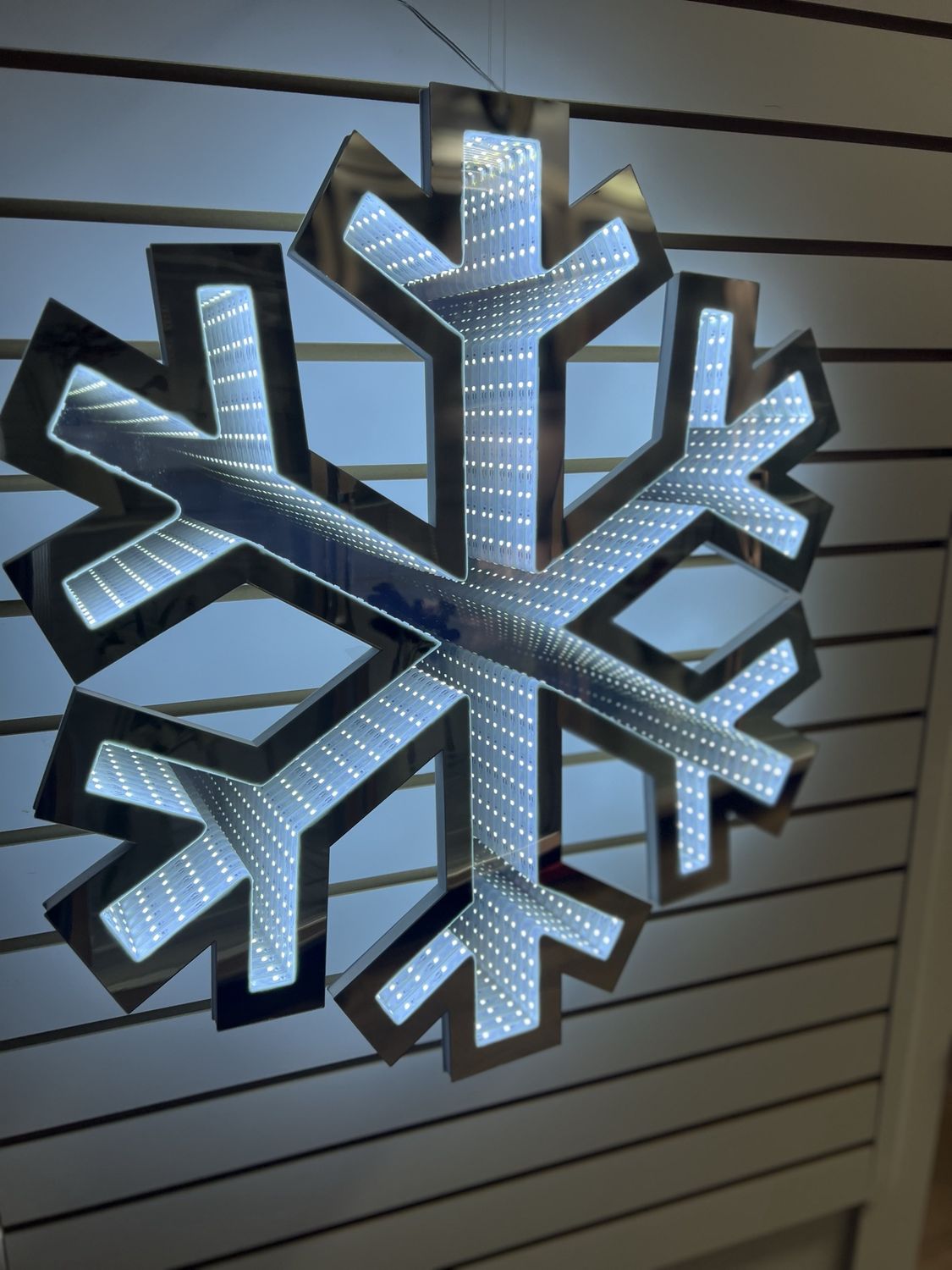 24&quot; Snow Flake Hanging Infinity Light
