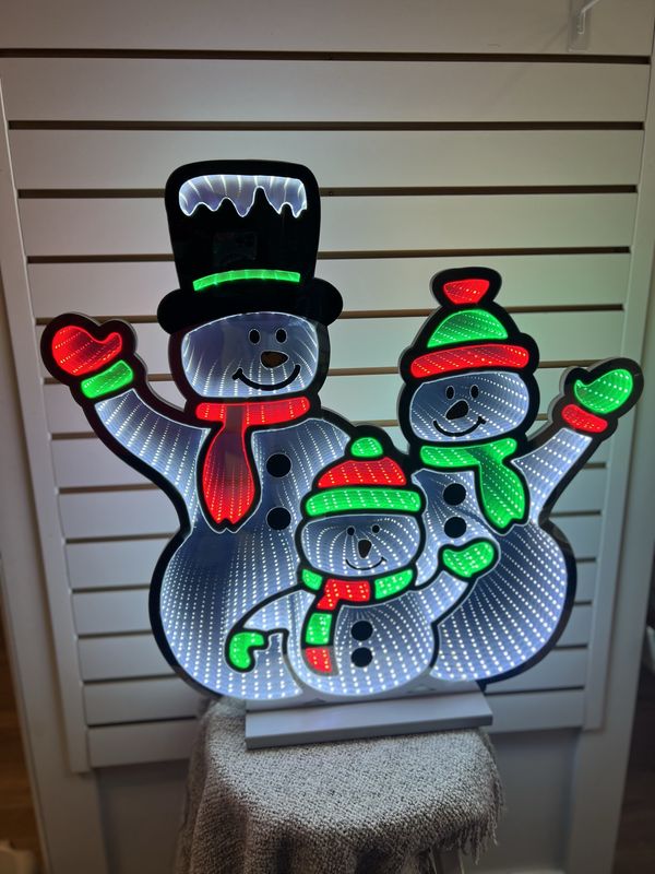 26&quot; Snowman Family Infinity Light with Base