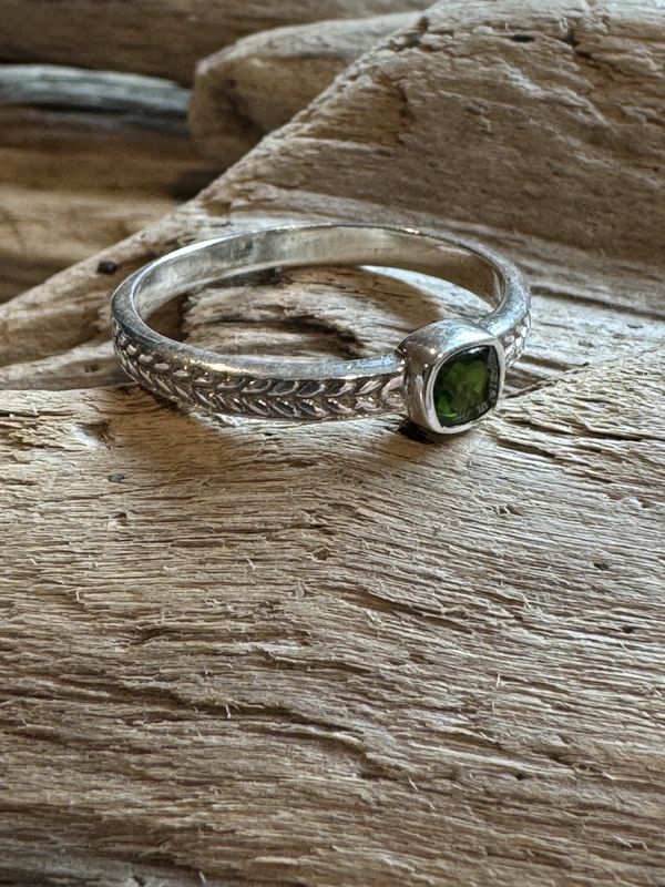 Faceted Chrome Diopside Sterling Silver Ring (7.5)