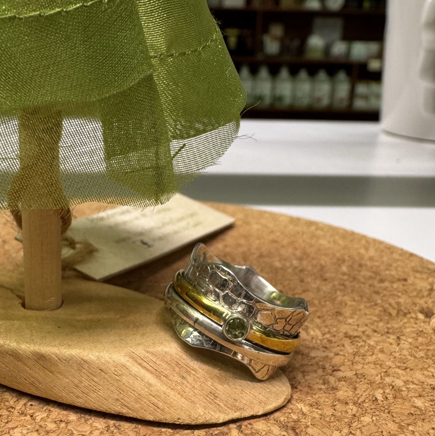 Wavy Mixed Metal &amp; Peridot Spinner Ring (7)