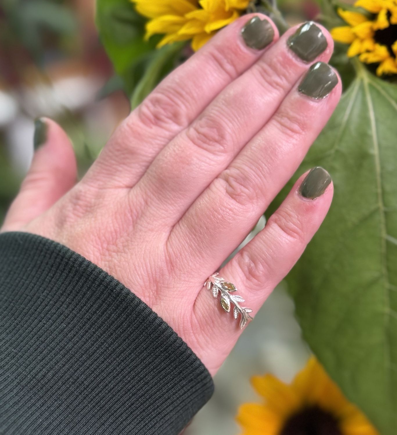 Peridot Leaf Sterling Silver Ring (9)