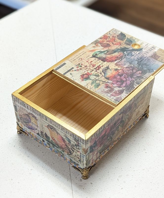 Footed Bird Sliding Box