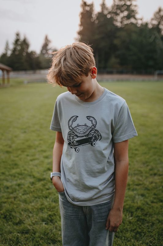 Rad Crab Kids/Youth Tee in Titanium Grey