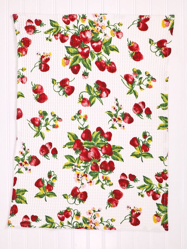 Strawberry Basket tea Towel Set of 2 - Ecru