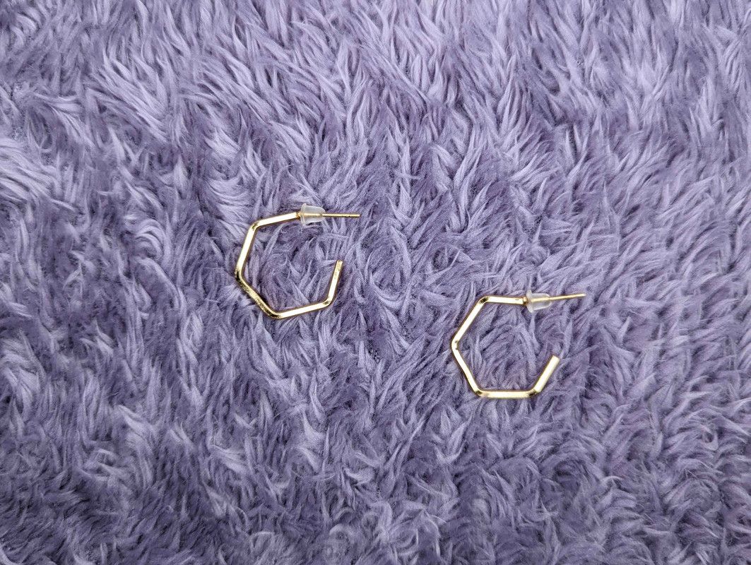 Arete pentagonal dorado