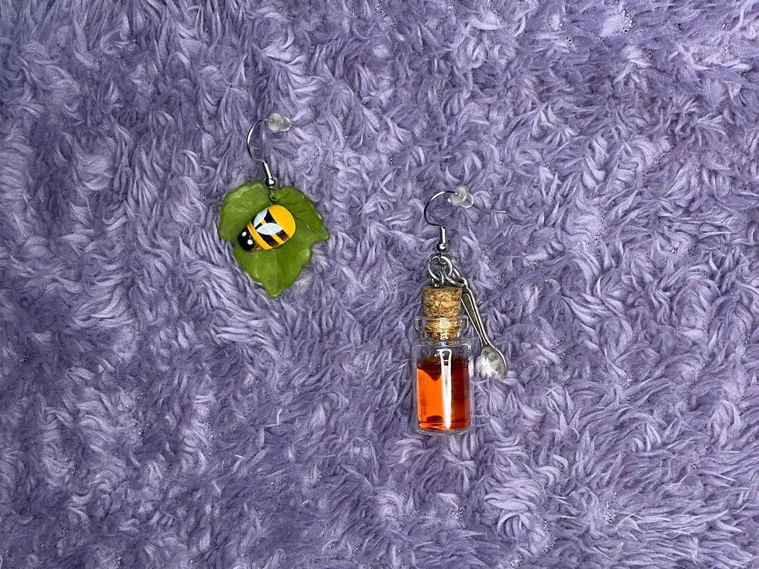 Arete abeja y miel