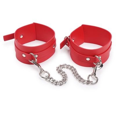 V.I.P. Leather bondage set in Red