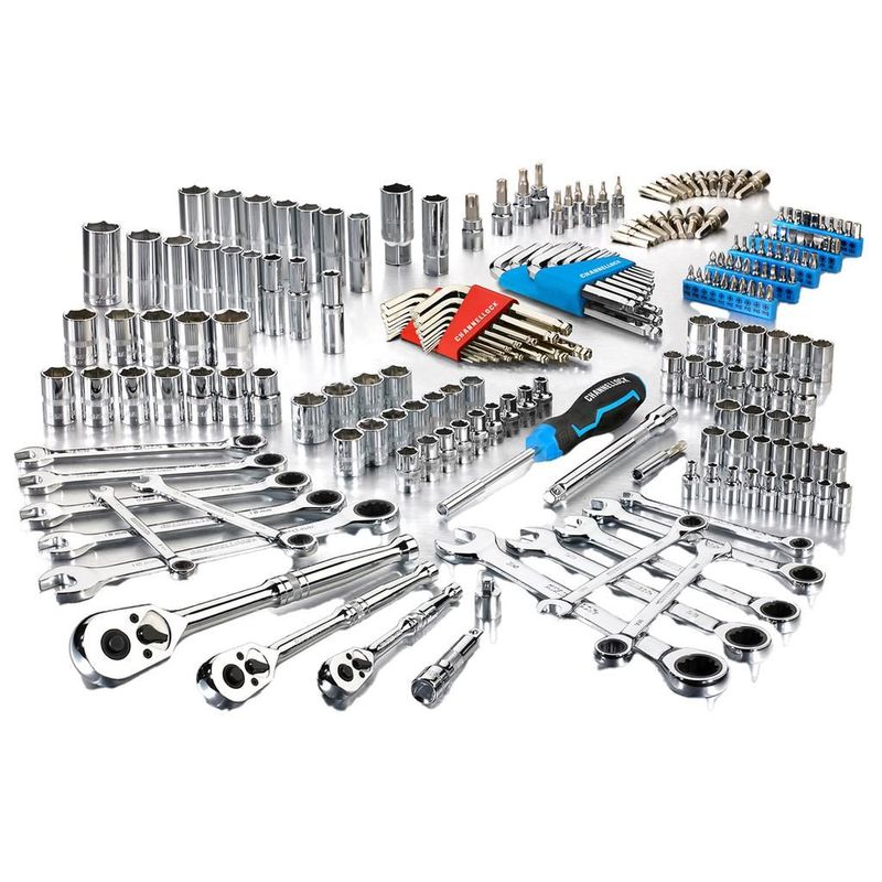 Juego profesional de herramientas mecánicas CHANNELLOCK con trinquetes, dados, llaves hexagonales y puntas.