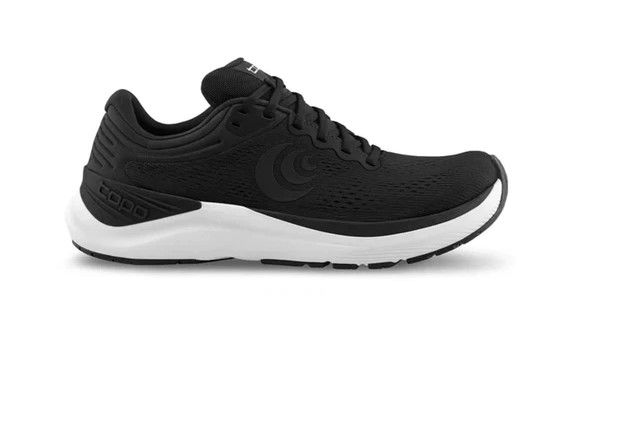 Ultrafly 5, Attribute 1: Black/White, Attribute 2: 8, Attribute 3: D