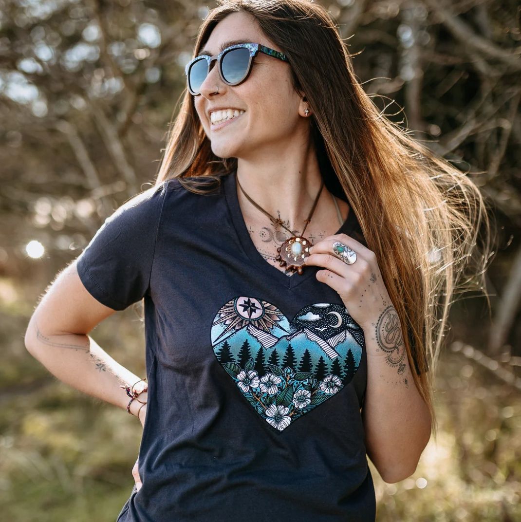 COLOURFUL BC NATURE HEART RELAXED V NECK TEE