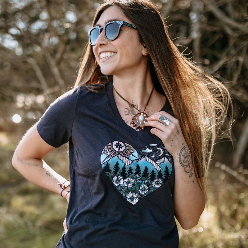 COLOURFUL BC NATURE HEART RELAXED V NECK TEE