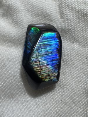 “Peacock Plume” — Rainbow Garnet Freeform Cabochon – San Pedro Mountain, New Mexico 22.9 ct | 22.5mm x 12mm x 7mm,