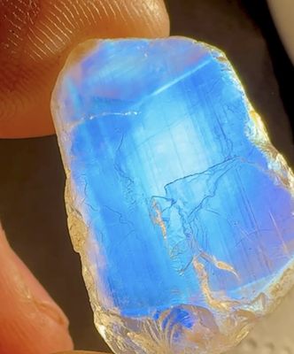 Double-Terminated Transparent Blue and Orange-Flash Moonstone – Andilamena, Madagascar – 40.6 cts | 27mm x 16.85mm x 11.25mm