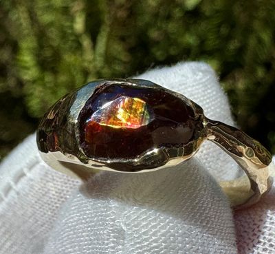 “Eye of the Cycle” – Ouroboros Ring with Faceted Rainbow Garnet – Arlit, Niger 2.85 ct Garnet | 18kt Yellow Gold | Size 8.5