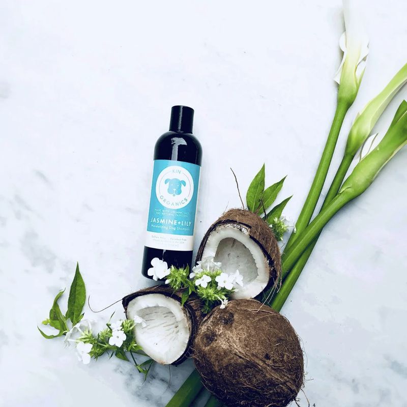 kin+kind Dog Oatmeal Itchy Shampoo Jasmine &amp; Lily 12oz
