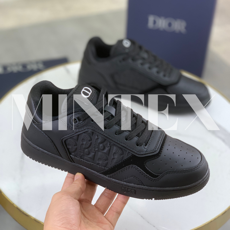 DI Sneakers