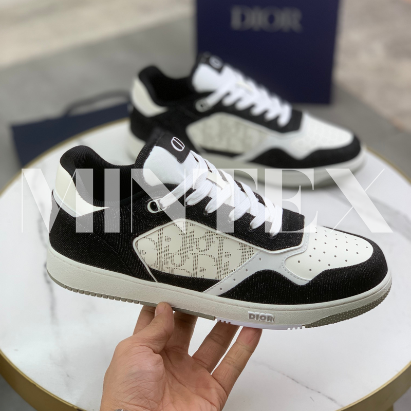 DI Sneakers