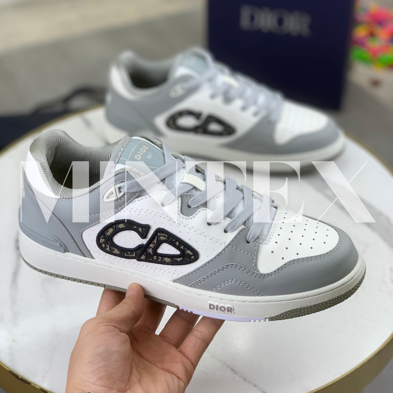 DI Sneakers