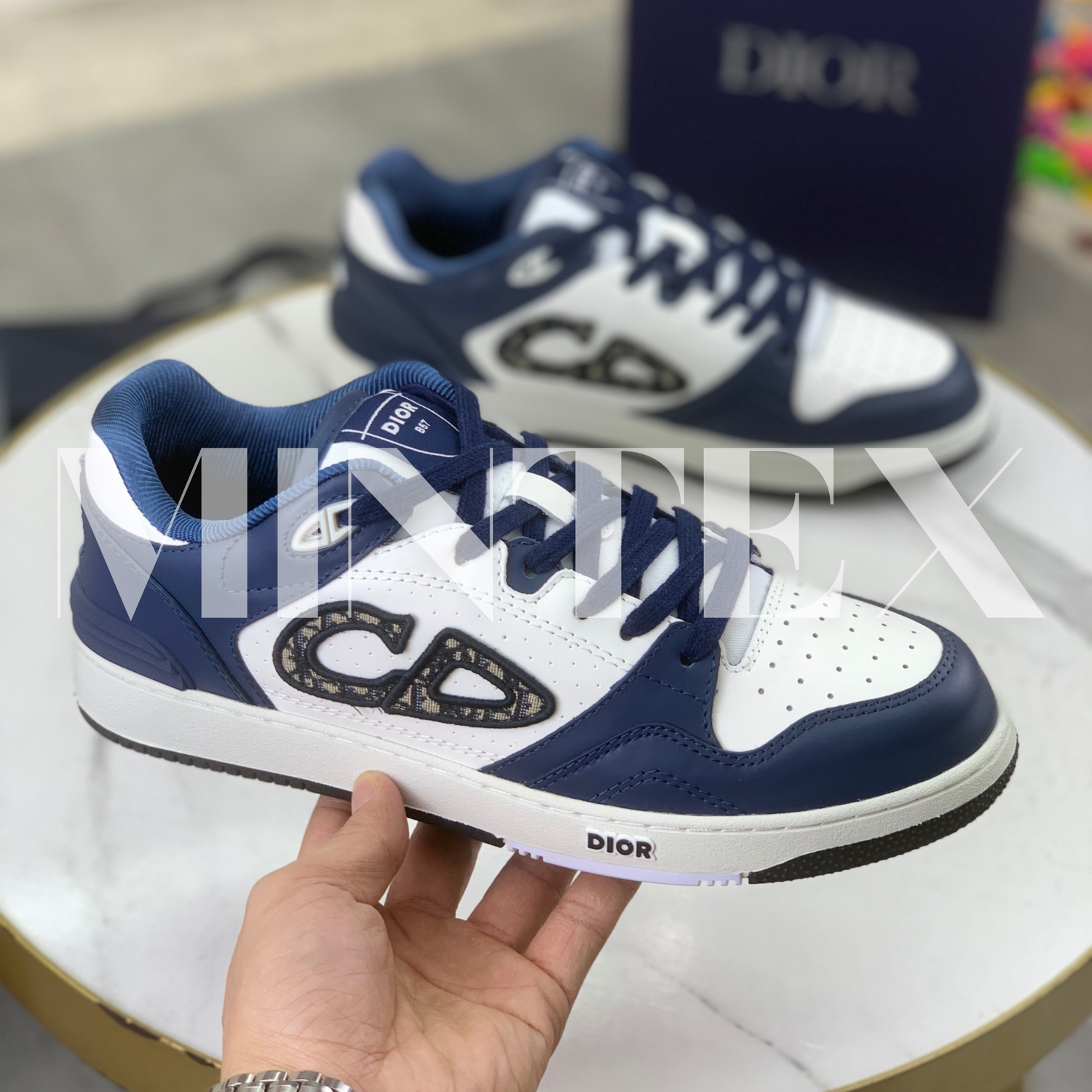 DI Sneakers