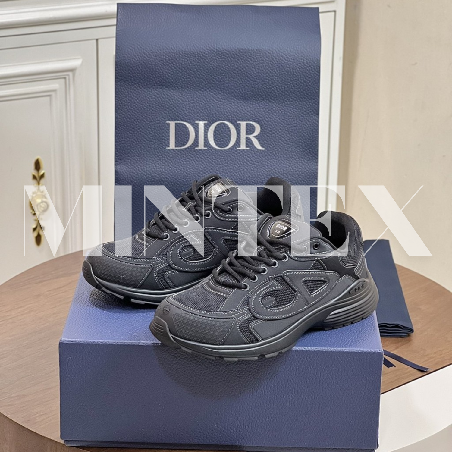 DI Sneakers