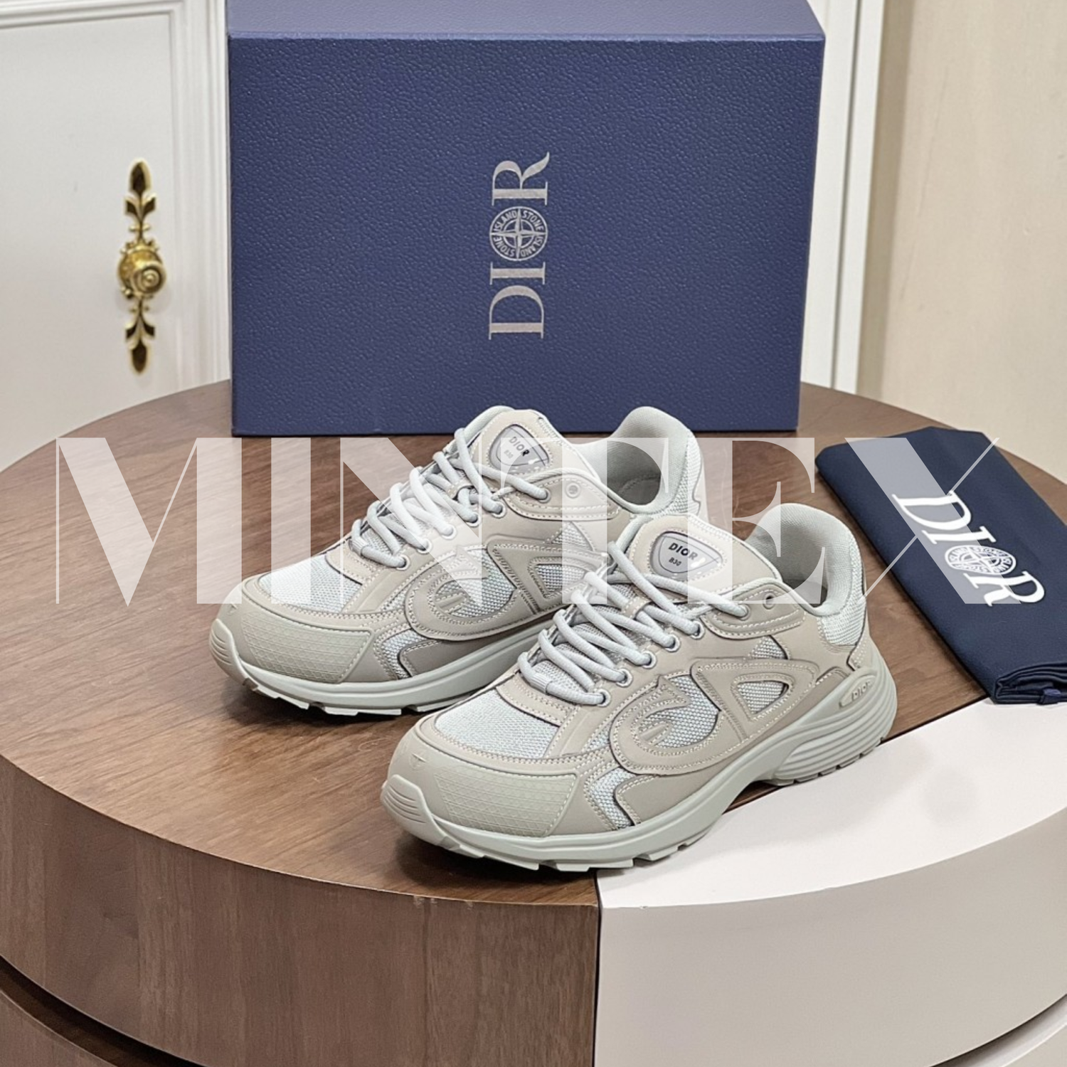 DI Sneakers