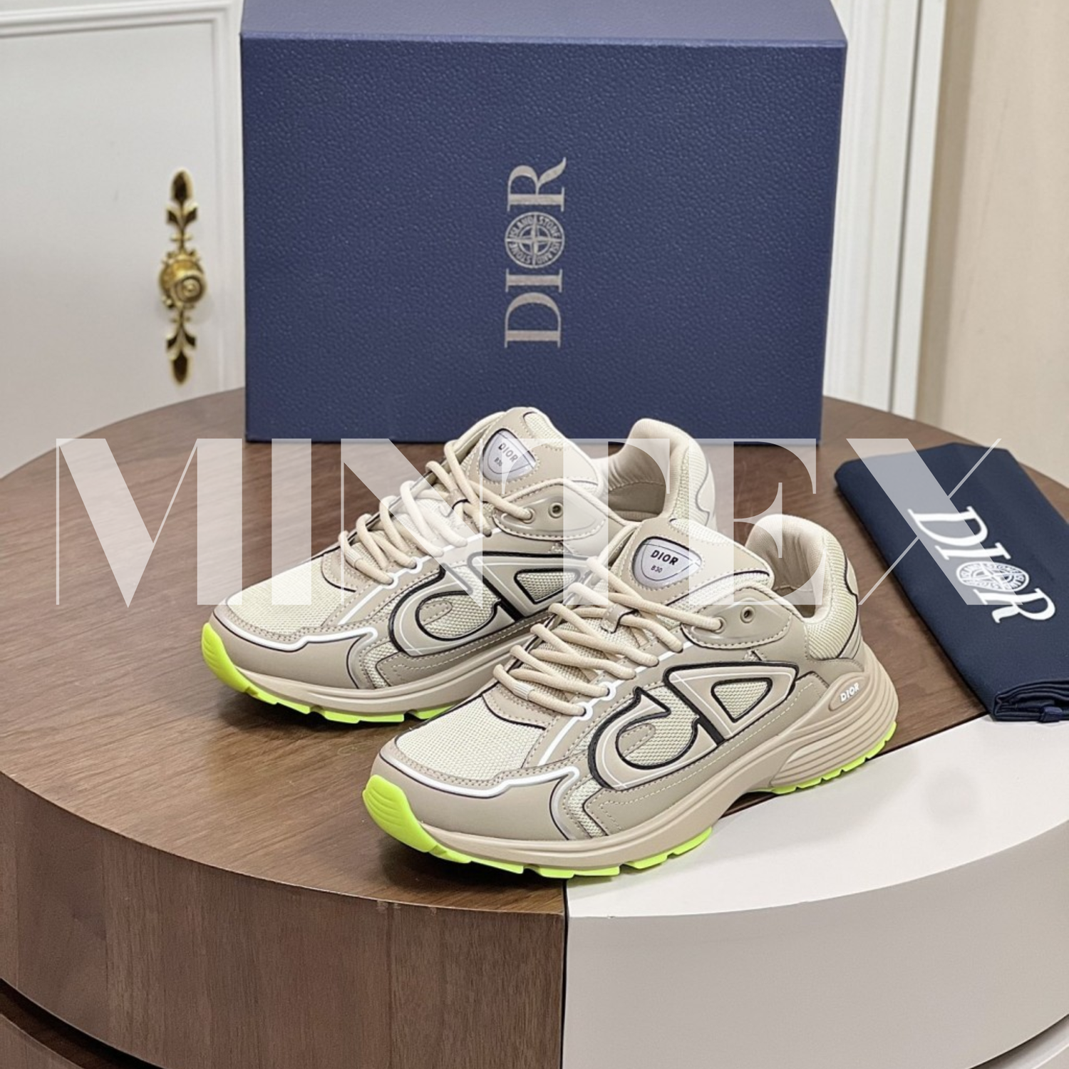 DI Sneakers