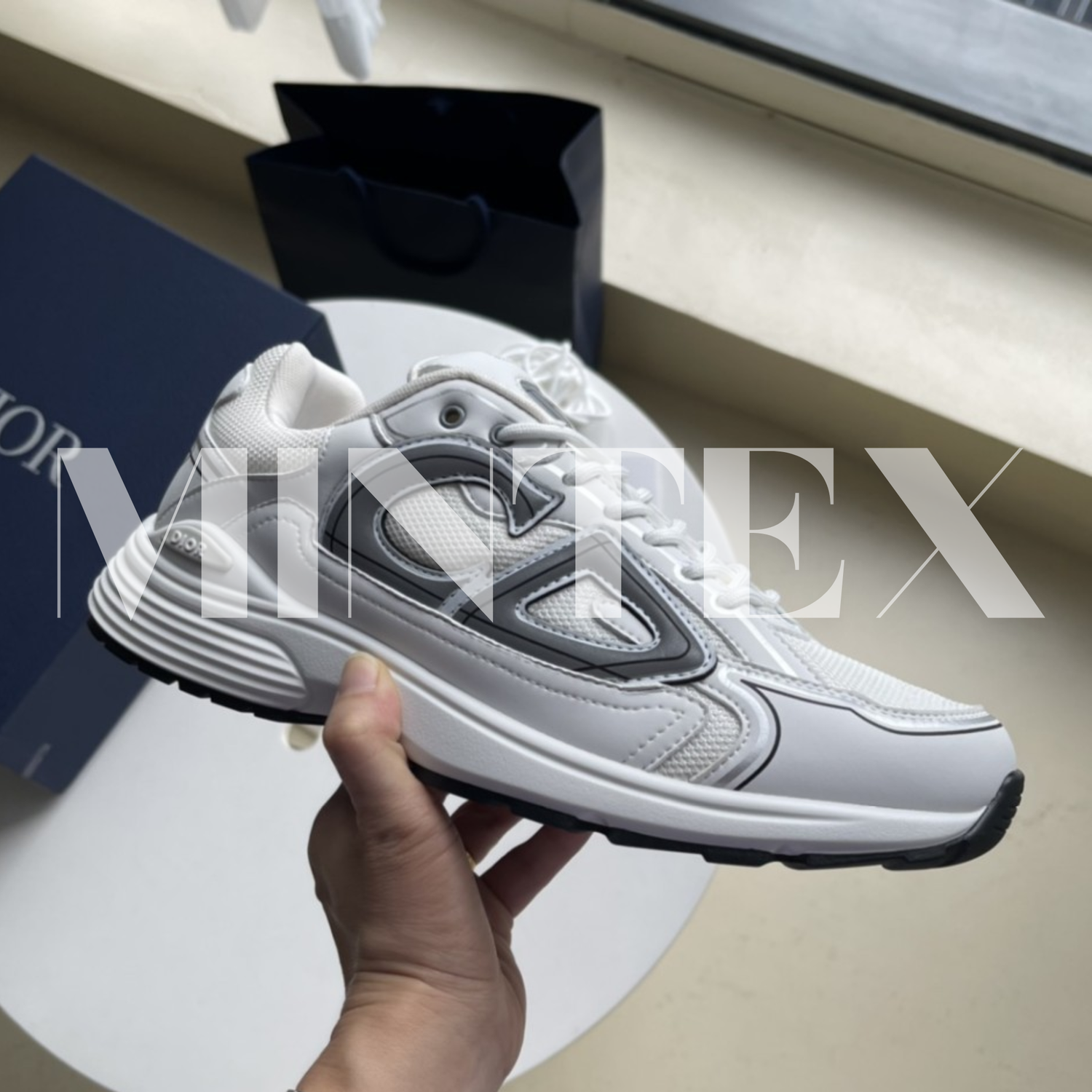 DI Sneakers
