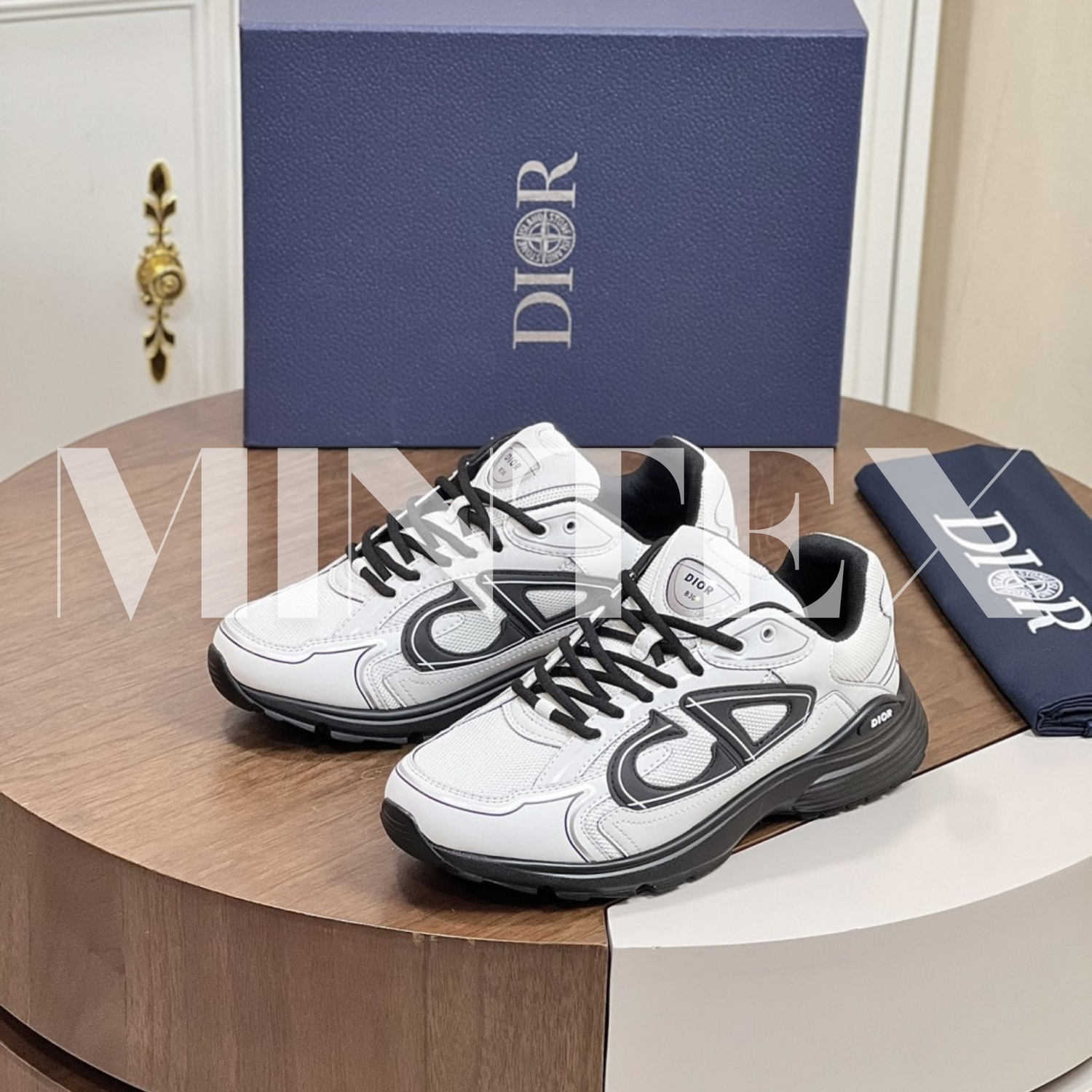 DI Sneakers