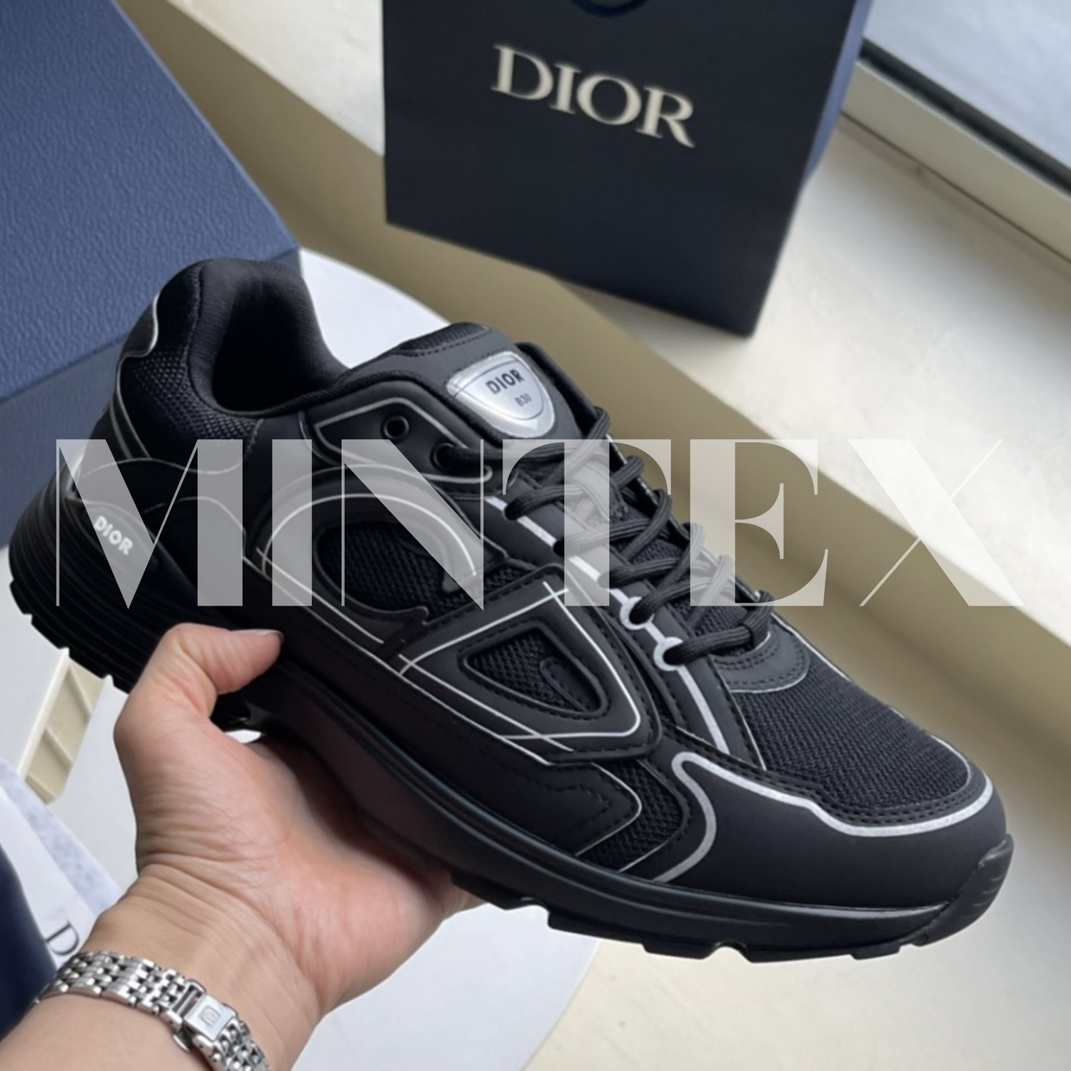 DI Sneakers
