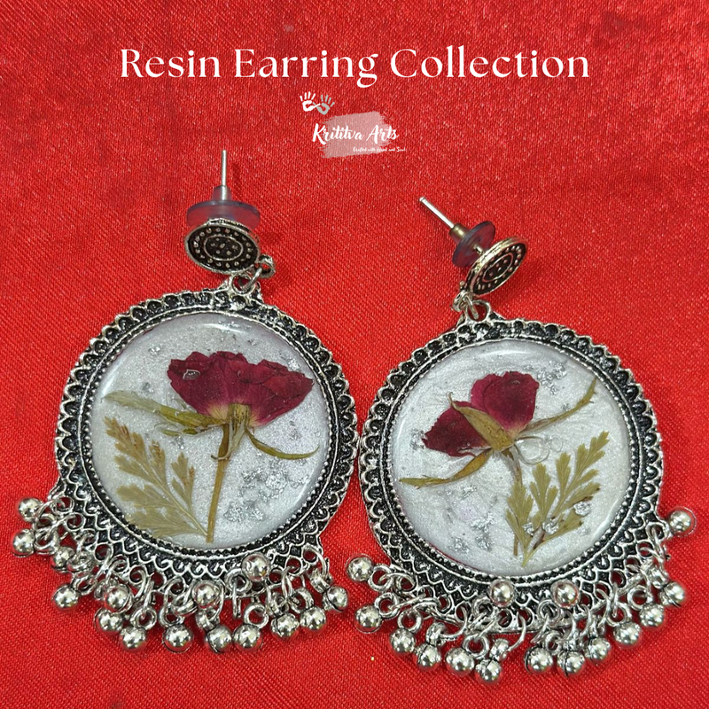 Handcrafted Round Resin Earrings – Timeless Floral Beauty🌿✨