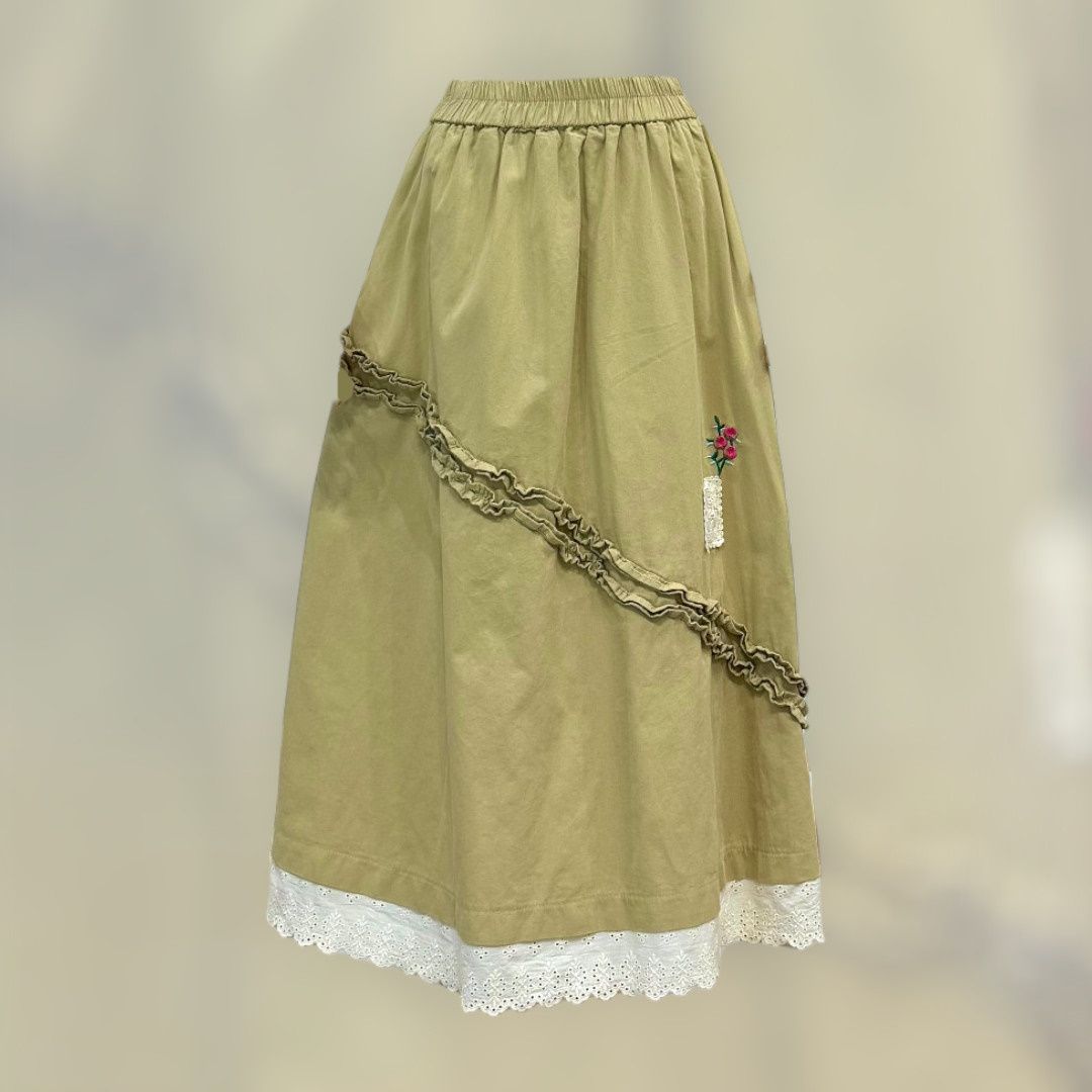 Falda bajo puntilla