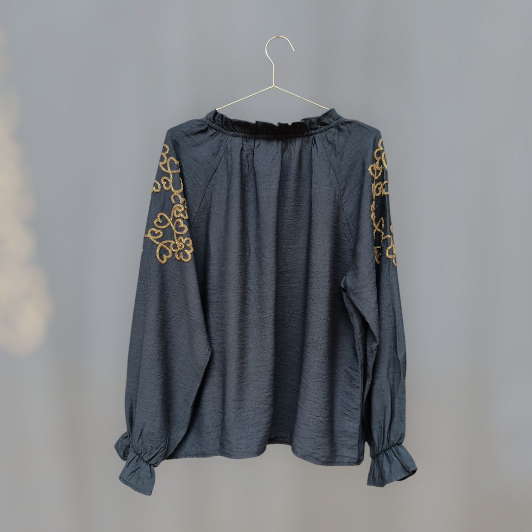 Blusa bordados dorados