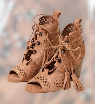 Botines enrejados ante