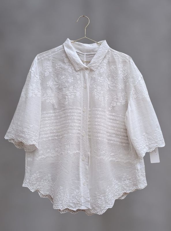 Camisa blanca bordados