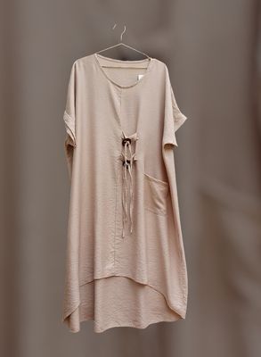 Vestido beige lazos