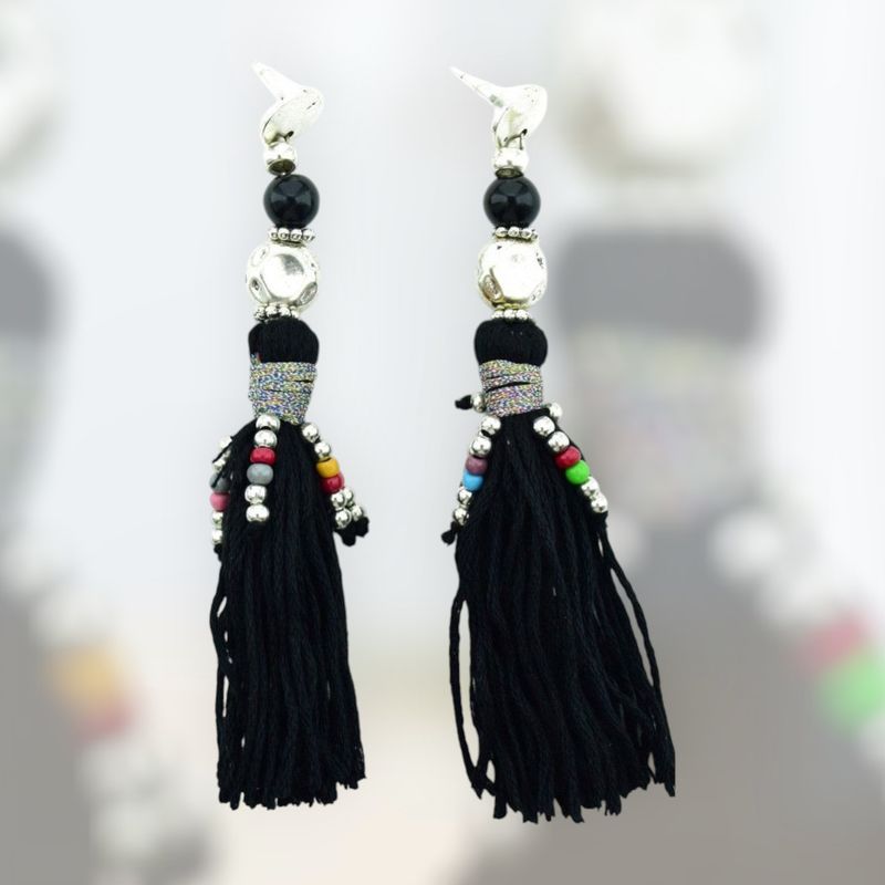 Pendientes borlas negras