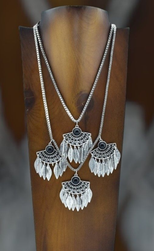 Collar metálico hojas (negro)