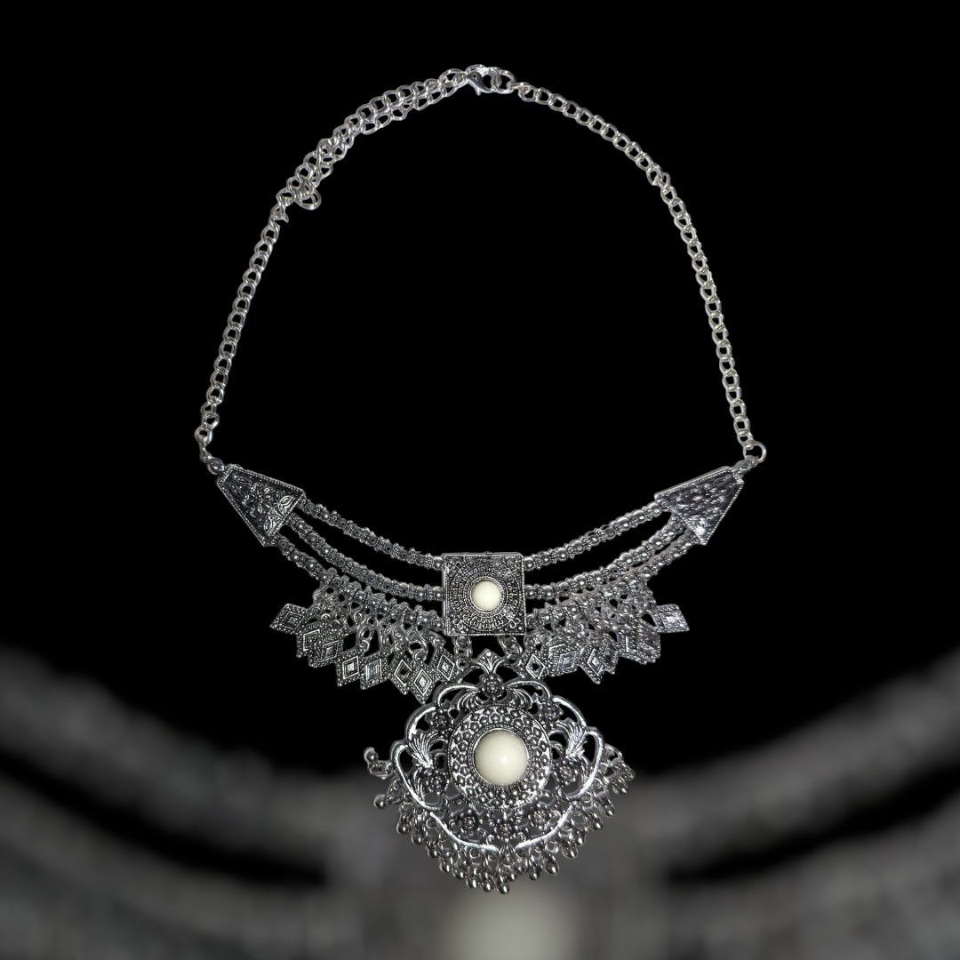 Collar piedras blancas