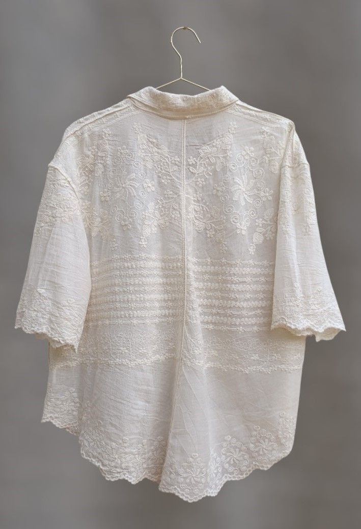 Camisa crema bordados