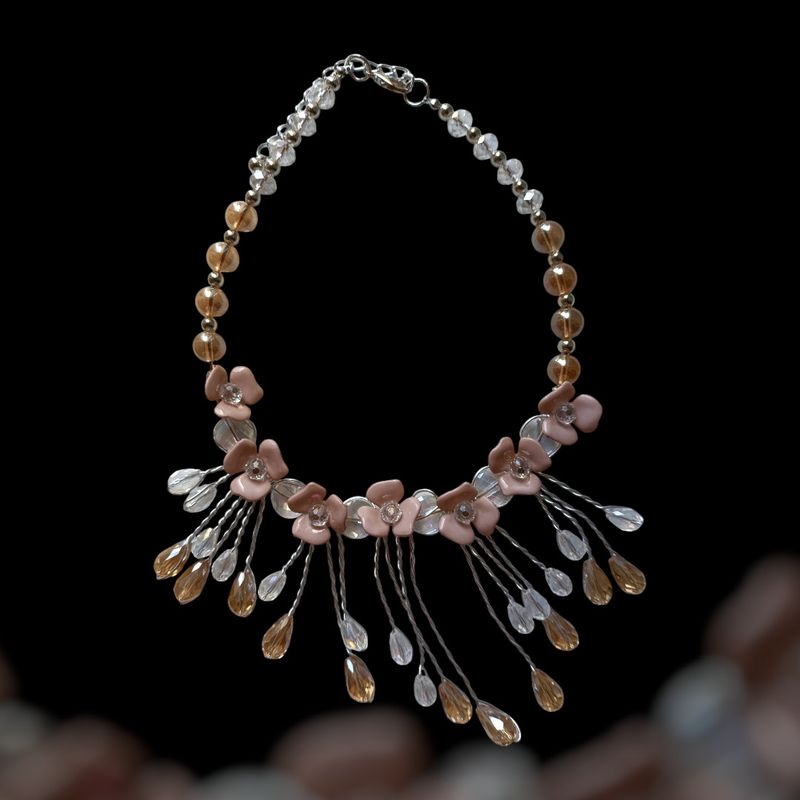 Collar marrón flores cristal