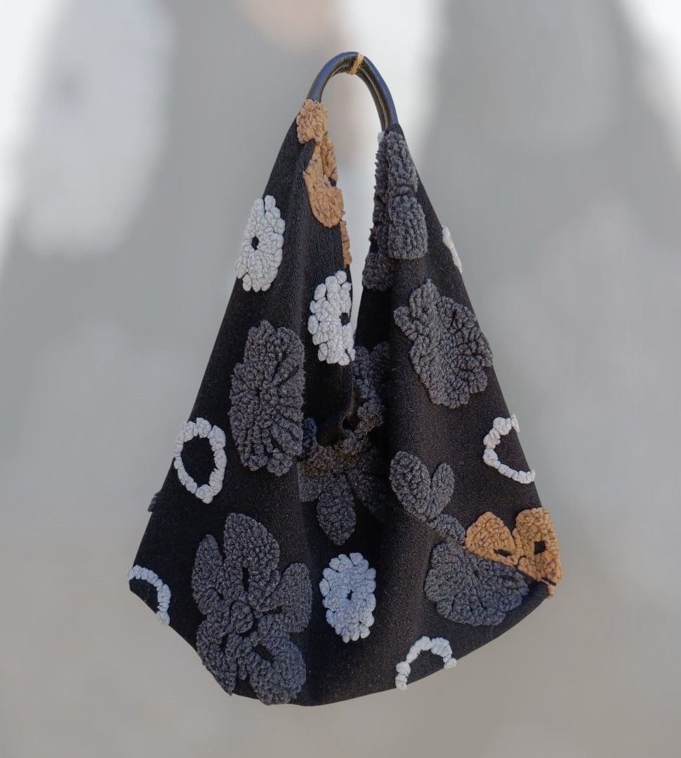 Bolso negro flores
