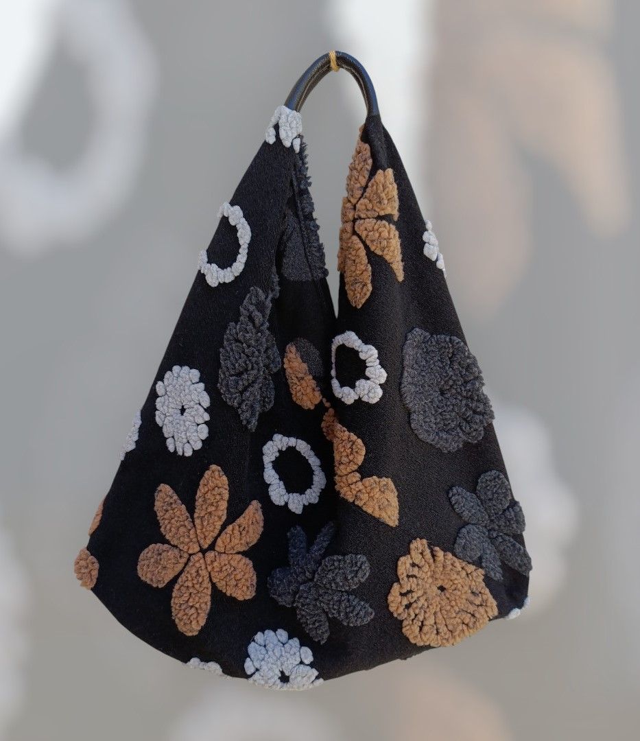 Bolso negro flores