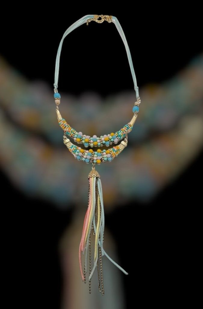 Collar antelina bolitas